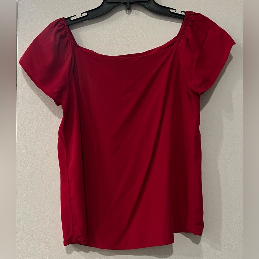Red shoulder-less top